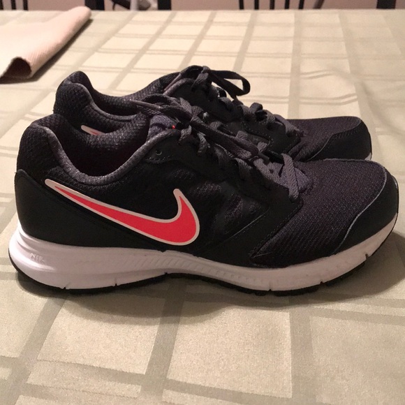 Nike Shoes - Women’s Nike shoes